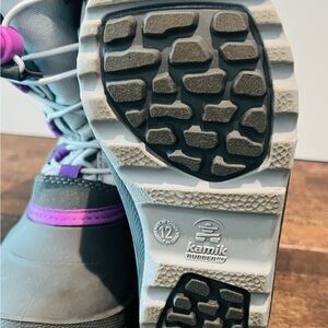 Kamik girl snow boots. Size 12.    Hardly used.  Like new.  Great condition